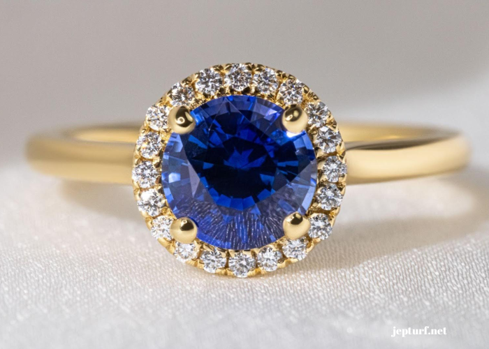 How To Own the Look with a 2ct Blue Diamond Ring